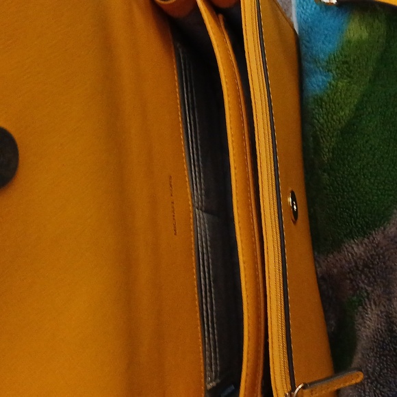 Authentic Michael Kors Saffiano Crossbody Bag - Picture 7 of 10